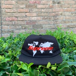 Supreme world hat 🌘